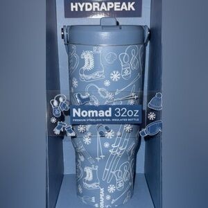 Hydrapeak 32oz Nomad - Blue Insulated Bottle with Winter Sports Motif
